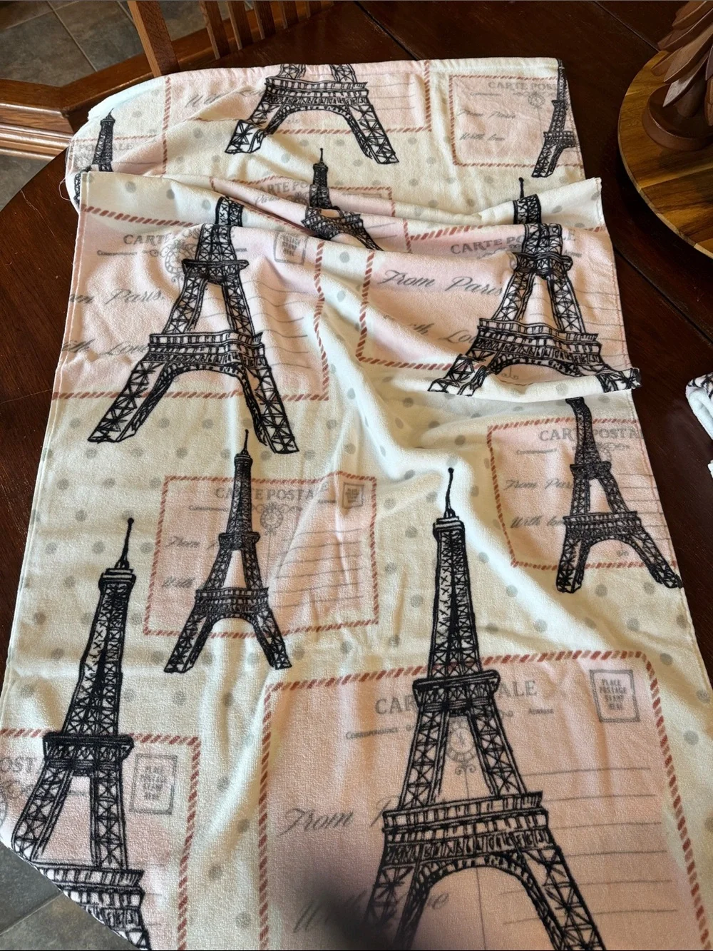 Eiffel Tower Print Towels - Pink & White